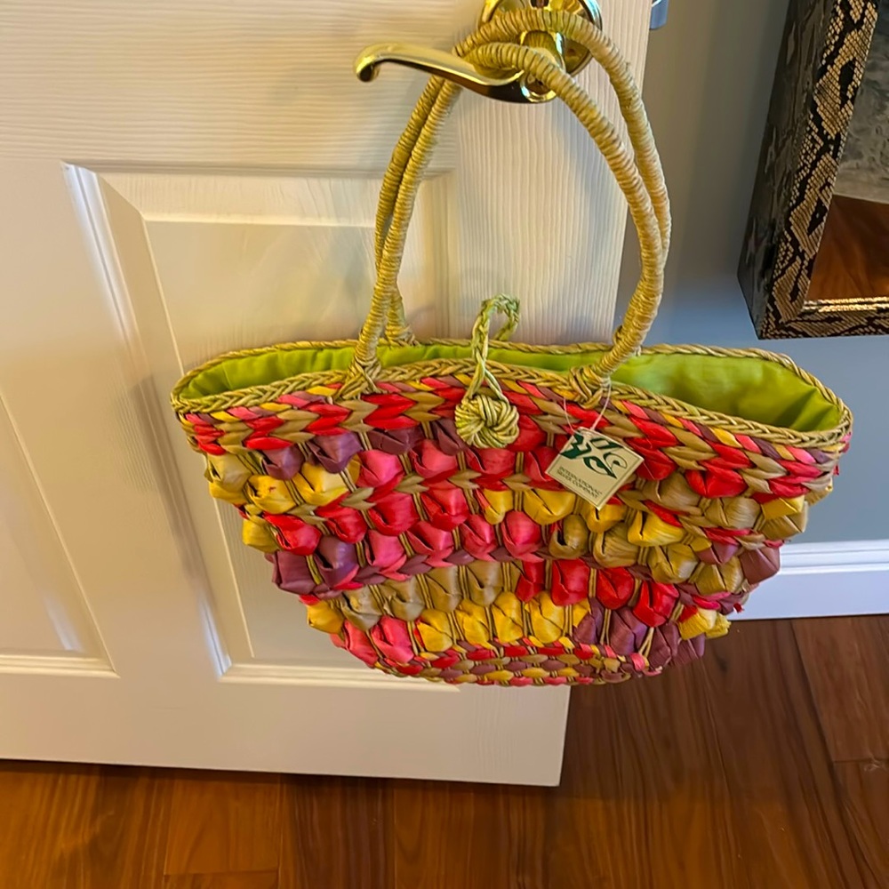 Bright and colorful straw bag, get ready for summer!